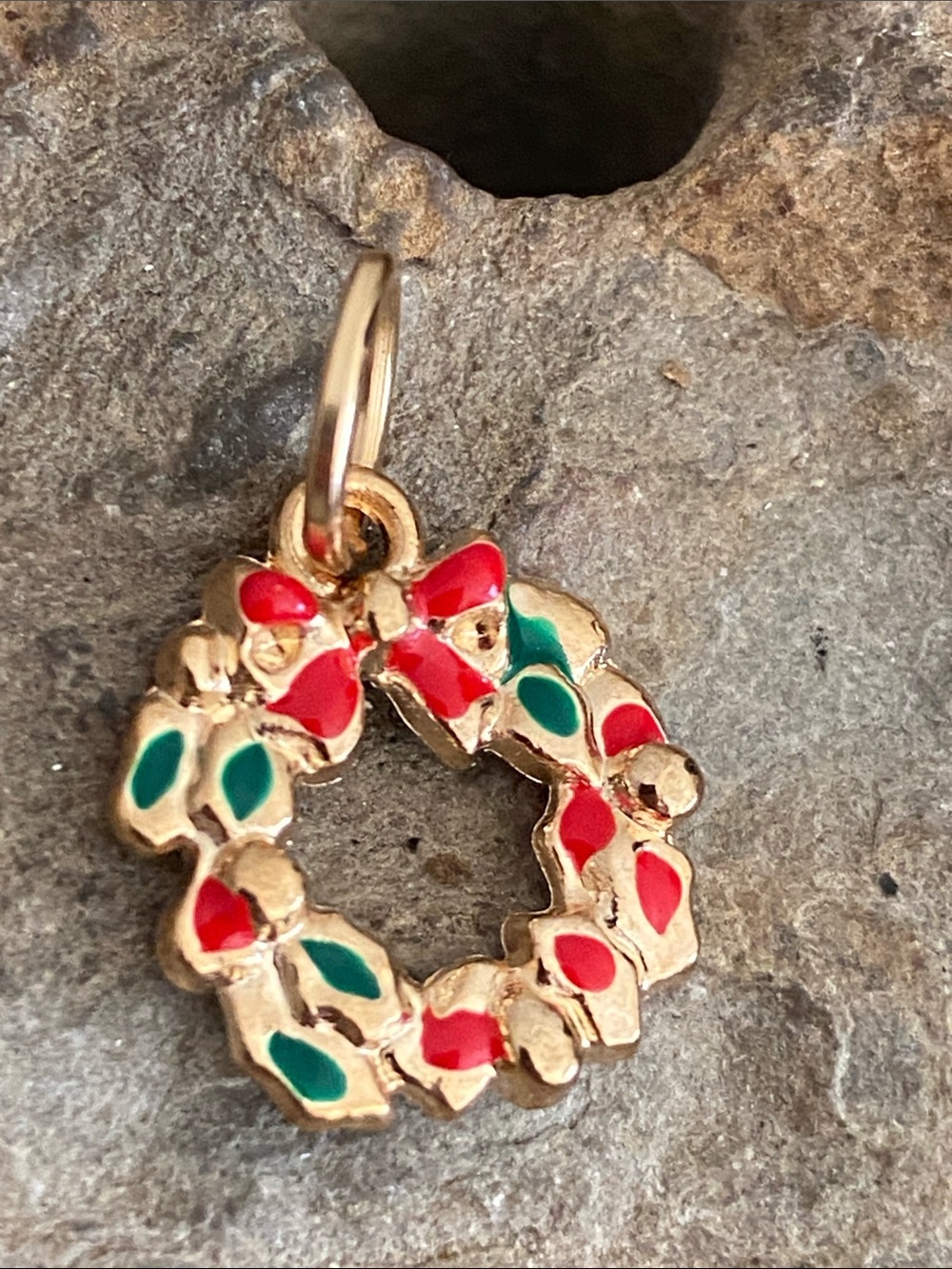 5/$10❤️❤️❤️NEW Wreath Enamel Charm Pendant